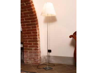 Lampada da Terra Costanza, Luceplan