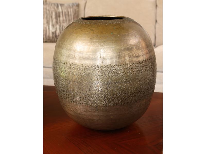 Vaso Ovoidale in Metallo Cesellato