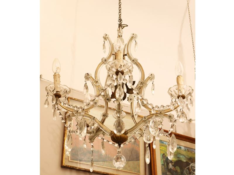 Lampadario con Dettagli in Cristallo