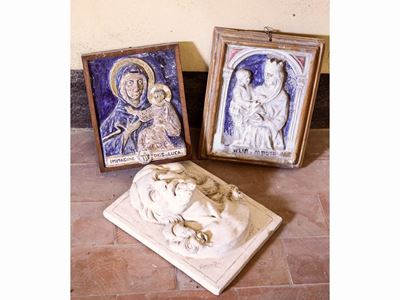 Tre Placche Devozionali in Terracotta e Gesso
