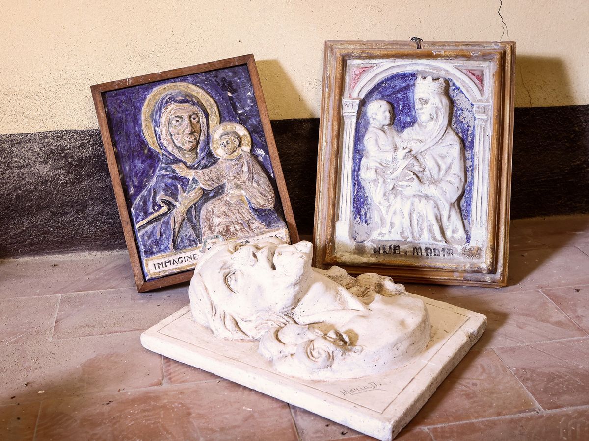 Tre Placche Devozionali in Terracotta e Gesso