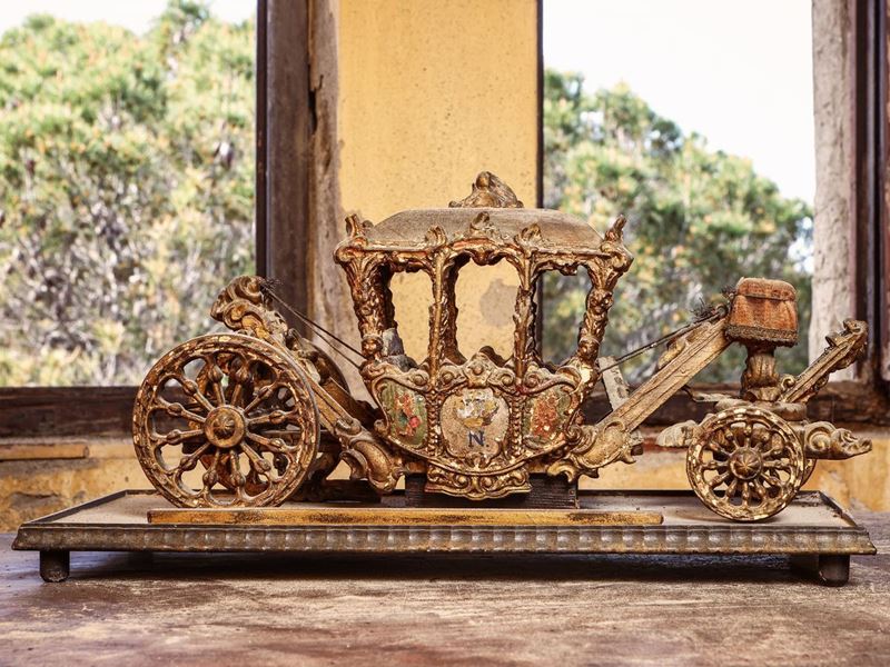 Modellino di Carrozza in Legno e Pastiglia