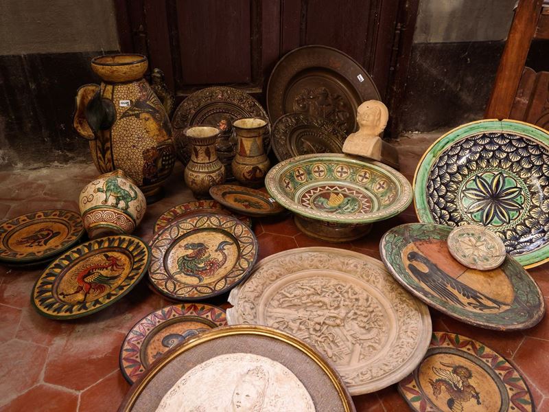 Miscellanea di Piatti Decorativi in Terracotta Smaltata