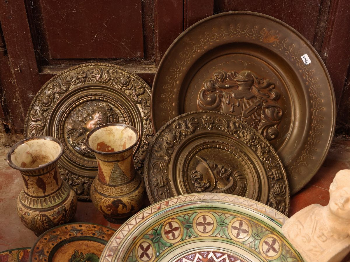 Miscellanea di Piatti Decorativi in Terracotta Smaltata