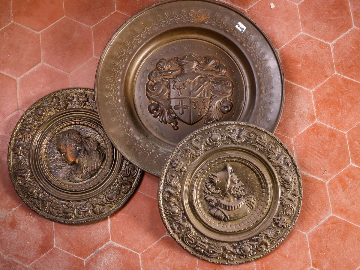 Miscellanea di Piatti Decorativi in Terracotta Smaltata