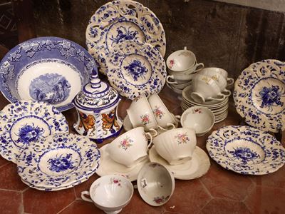 Miscellanea di Accessori da Cucina in Porcellana e Terraglia
