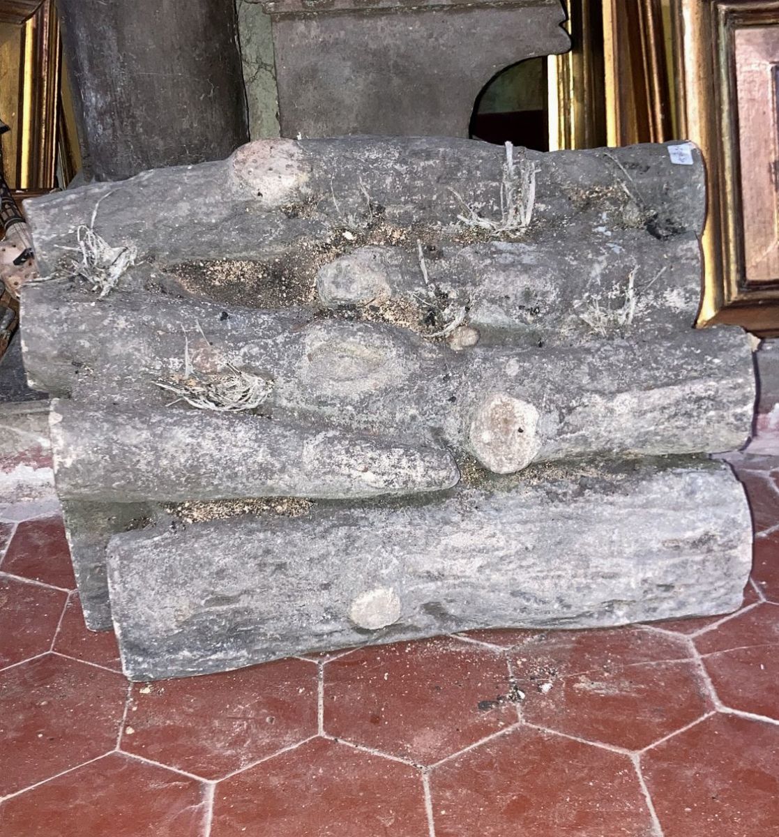 Ornamento da Camino in Cemento