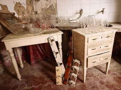 Lotto di Complementi di Arredo Rustici, in Legno Laccato Bianco