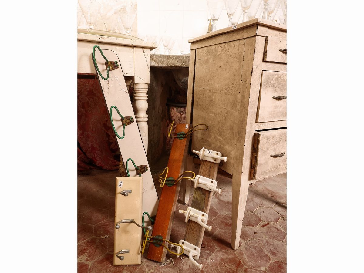 Lotto di Complementi di Arredo Rustici, in Legno Laccato Bianco