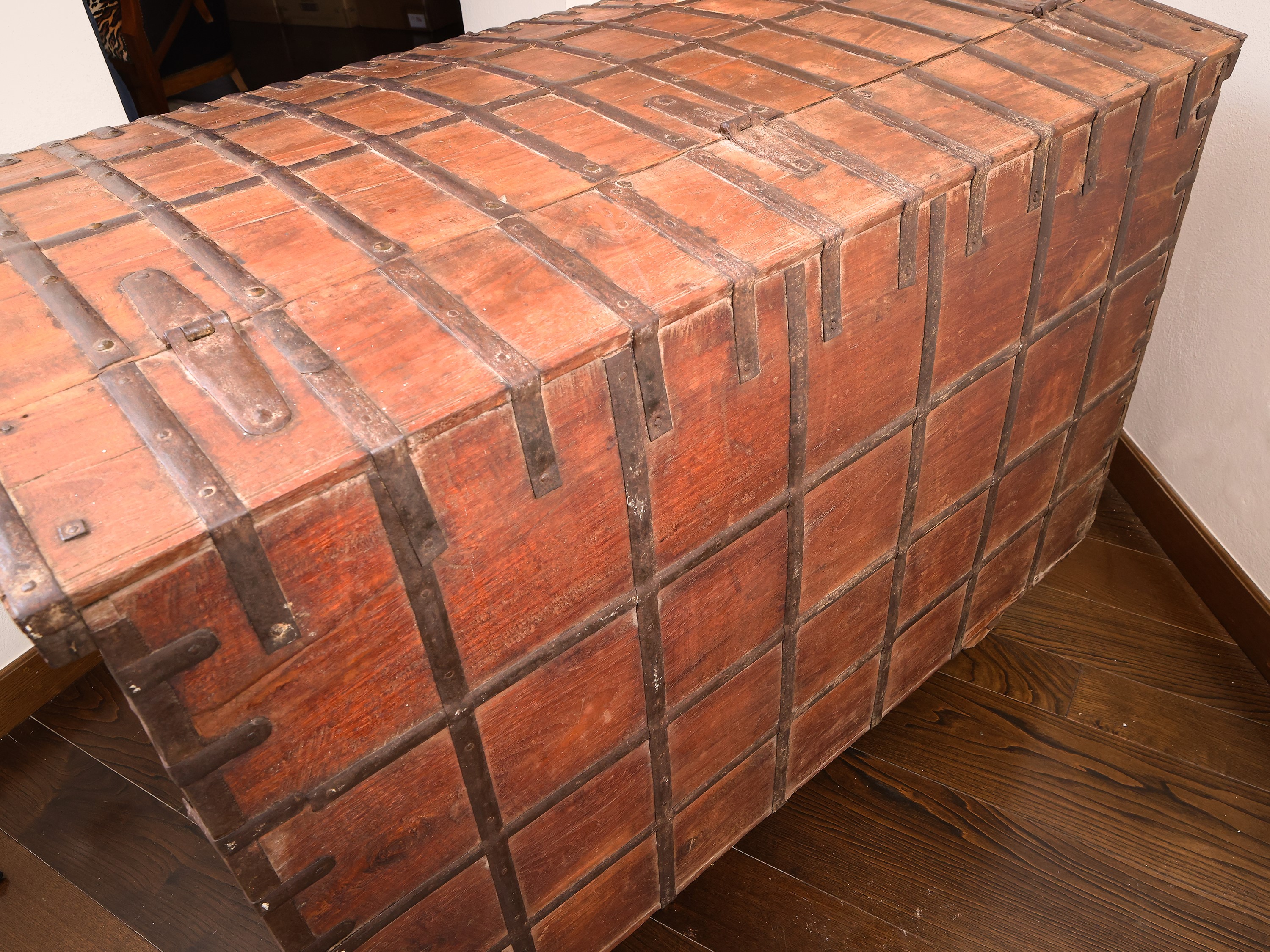 Grande Baule Forziere D'epoca in Noce e Ferro