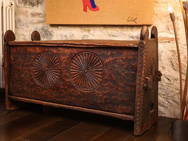 Rustic chest in chestnut and other essences