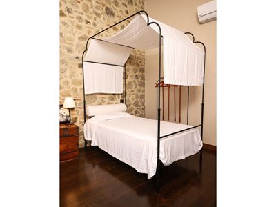 Letto Singolo a Baldacchino in Metallo Patinato
