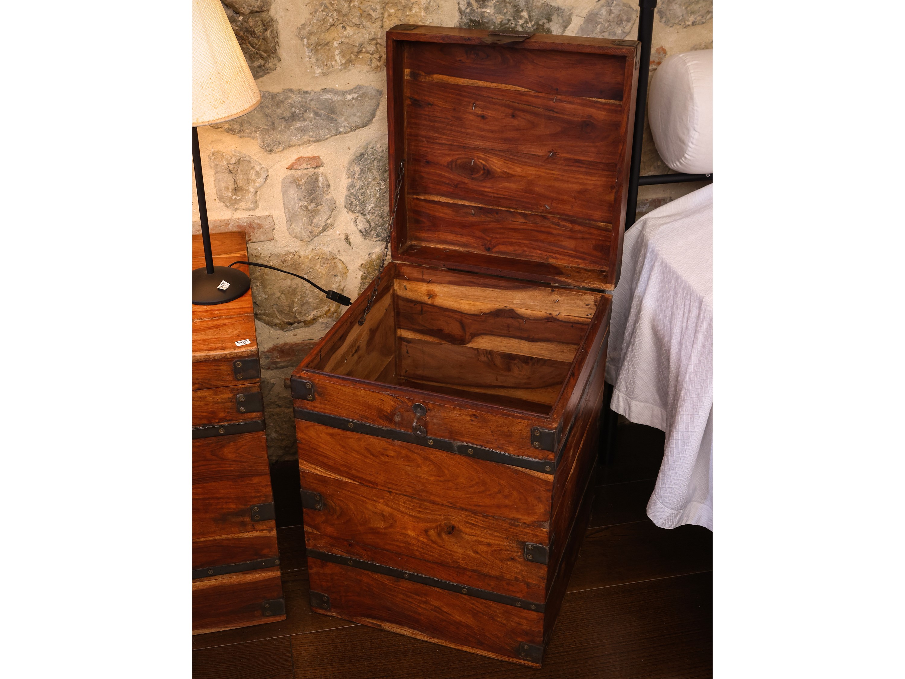 Coppia di Bauletti Rustici in Tek e Ferro