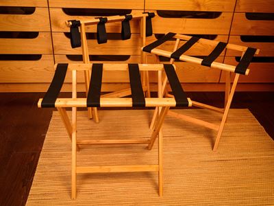 Serie di Tre Stand per Valige in Legno Tenero