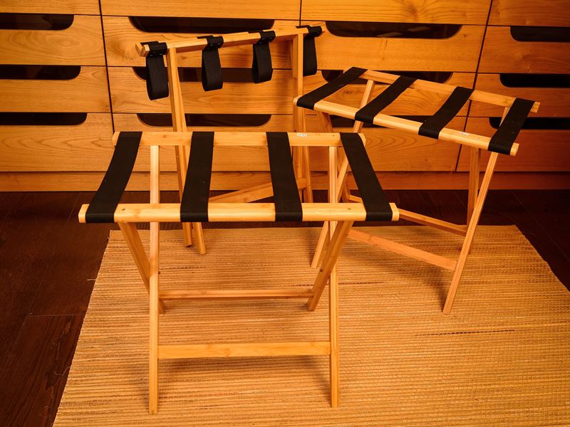 Serie di Tre Stand per Valige in Legno Tenero