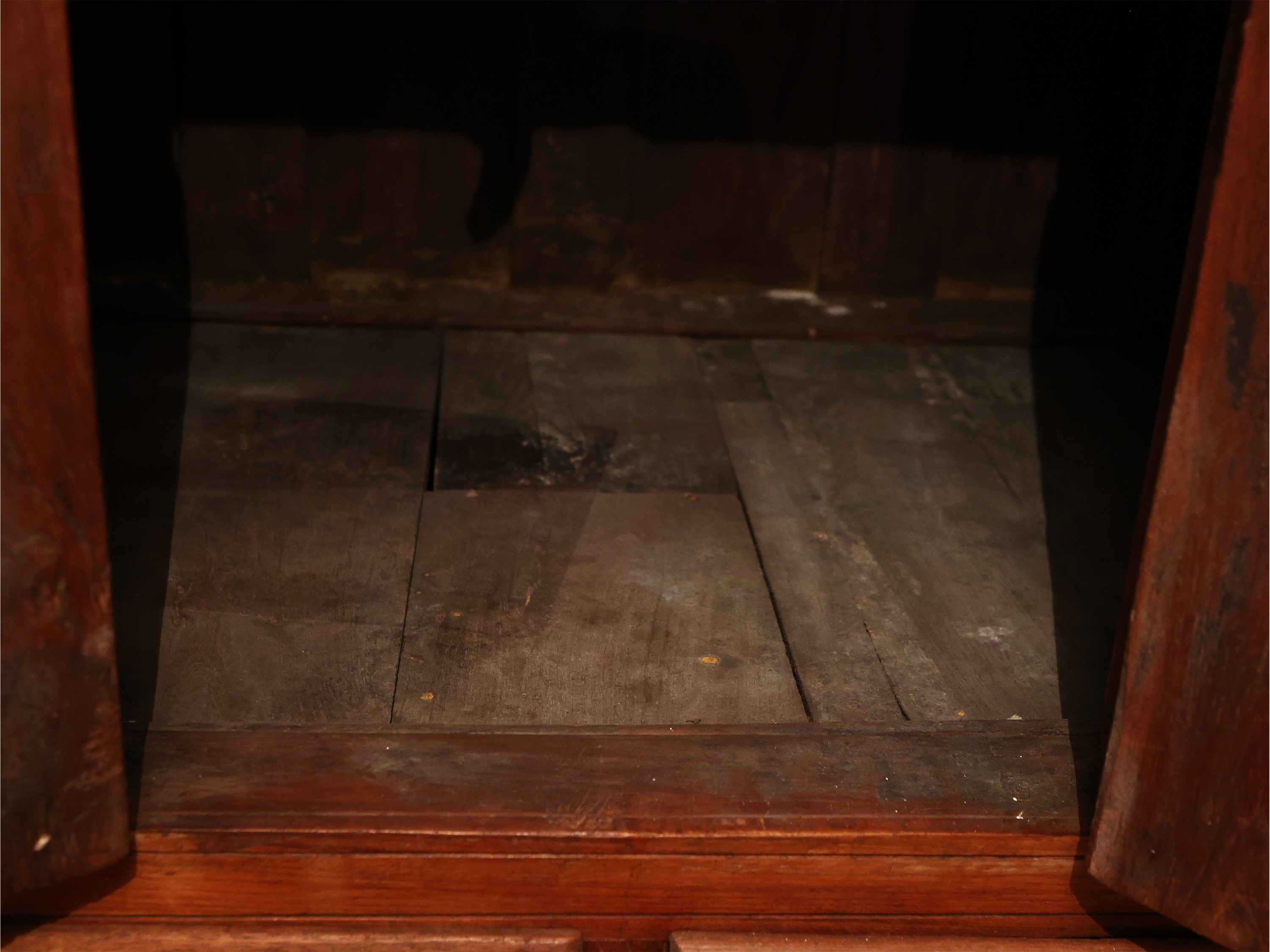 Credenza Rustica a Due Corpi in Legno Tenero
