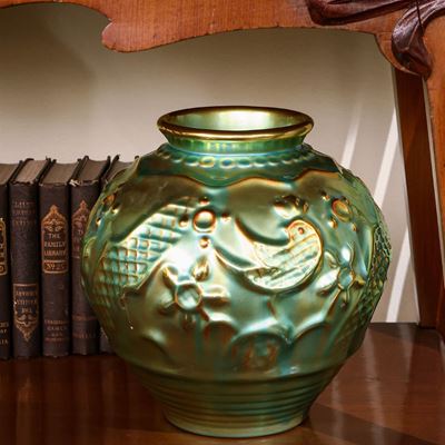 Vaso in Ceramica Smaltata a Lustro nei Toni del Verde, Zsolnay