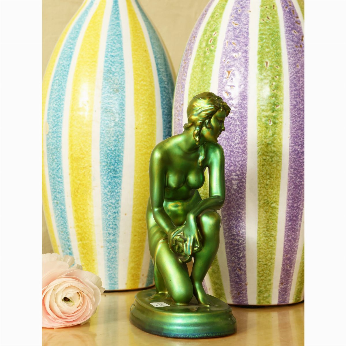 Figura Femminile in Ceramica Smaltata a Lustro nei Toni del Verde, Zsolnay
