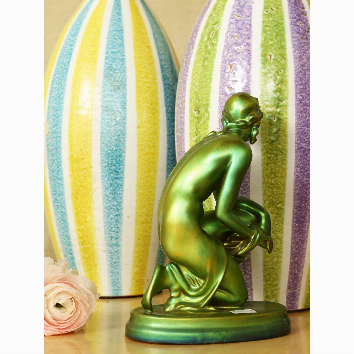 Figura Femminile in Ceramica Smaltata a Lustro nei Toni del Verde, Zsolnay