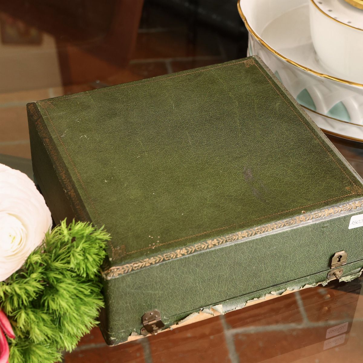 Serie di Quattro Saliere in Vetro Soffiato Verde e Metallo