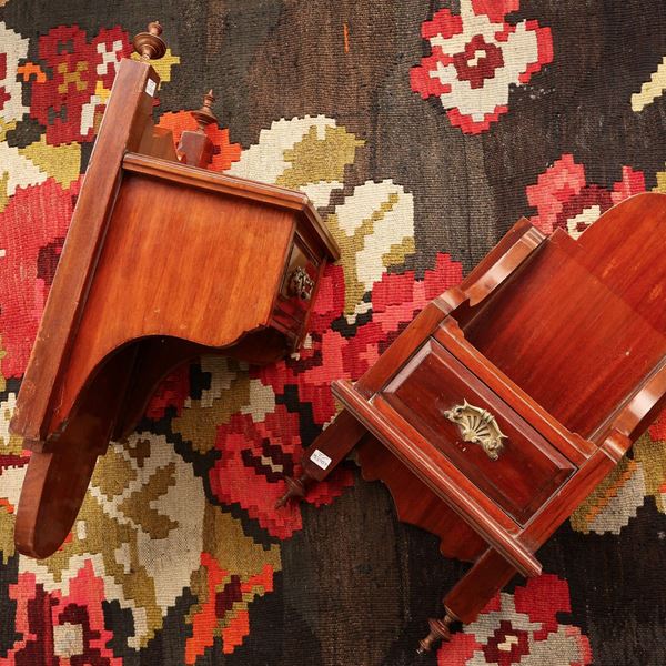Coppia di etagere pensili in mogano