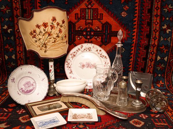 Lot of curiosities and decorative accessories