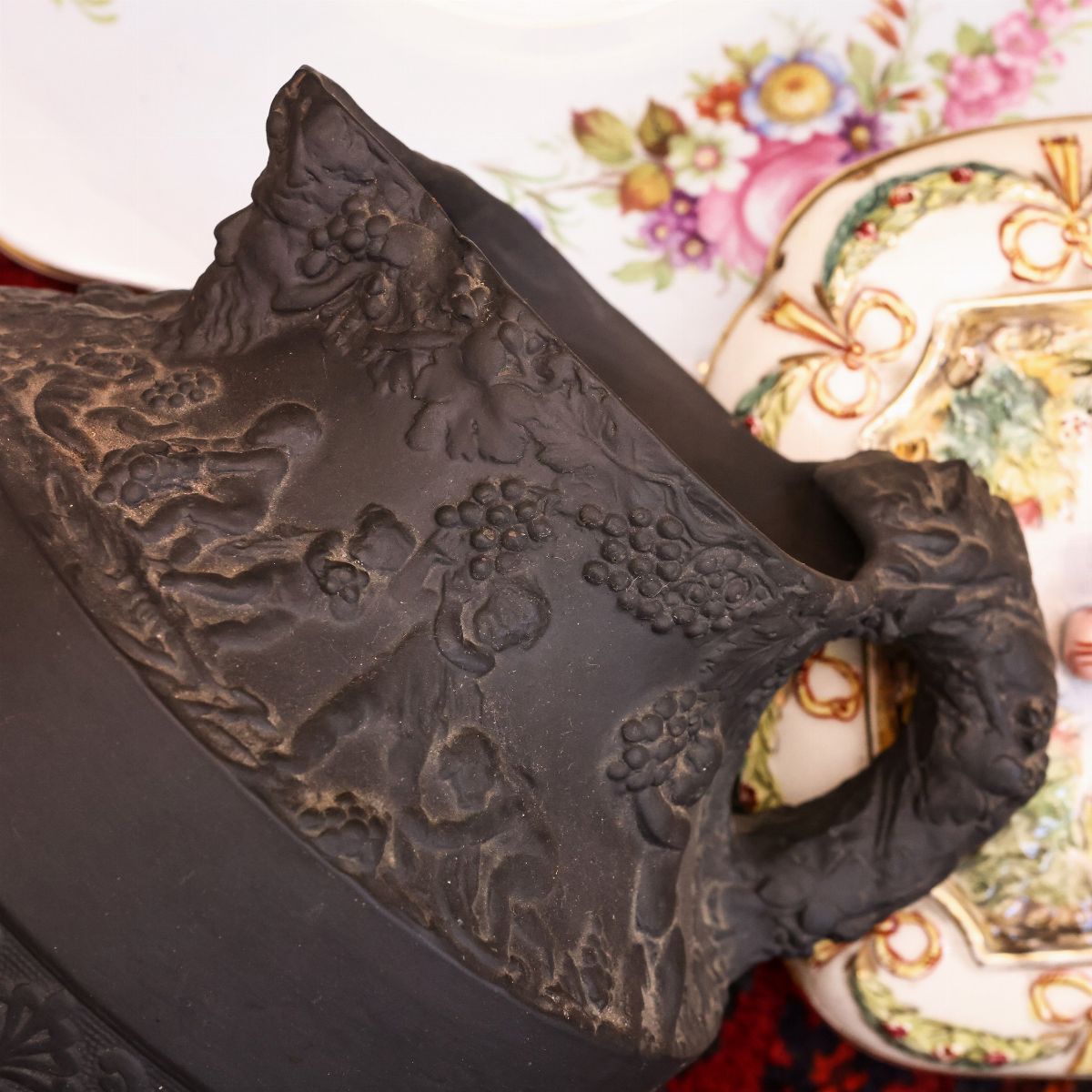 Assortimento di Accessori da Tavola in Porcellana e Terraglia