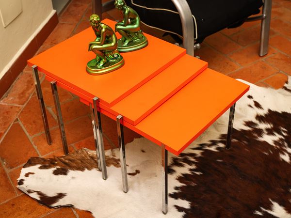 Tris di tavolini in laminato arancione