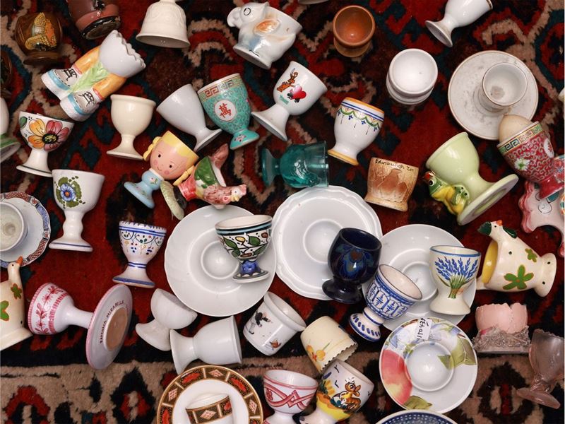 Raccolta di Portauovo in Porcellana, Ceramica e Metallo