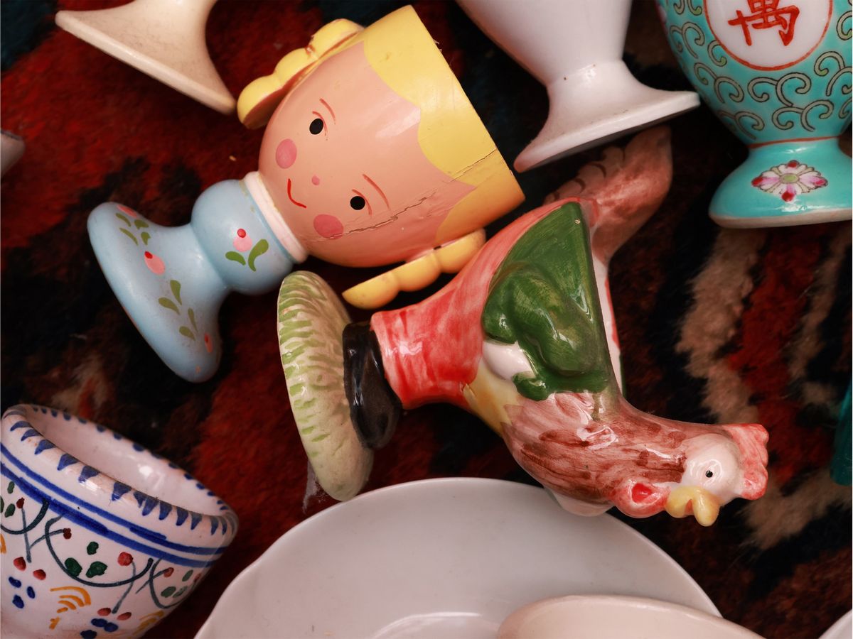 Raccolta di Portauovo in Porcellana, Ceramica e Metallo