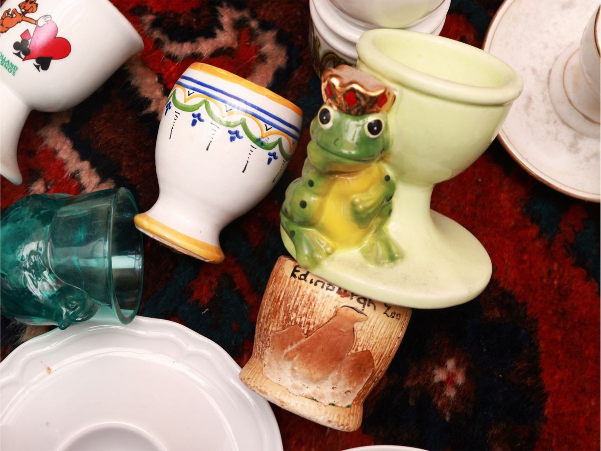 Raccolta di Portauovo in Porcellana, Ceramica e Metallo