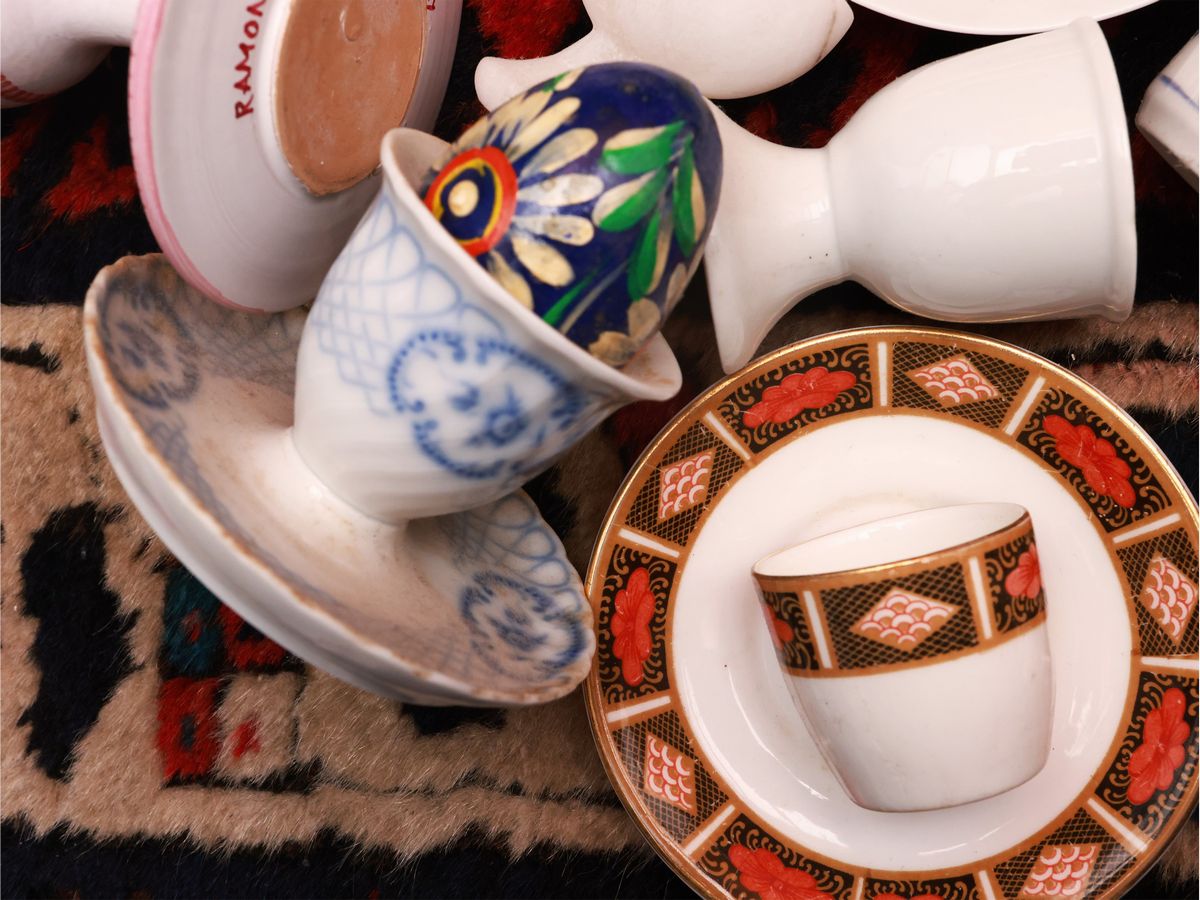 Raccolta di Portauovo in Porcellana, Ceramica e Metallo