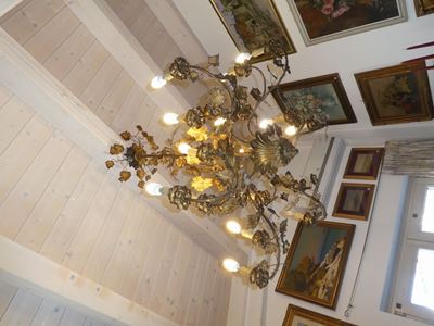 Grande Lampadario in Tole Dorata