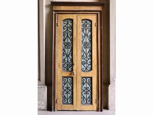 Double door in soft wood