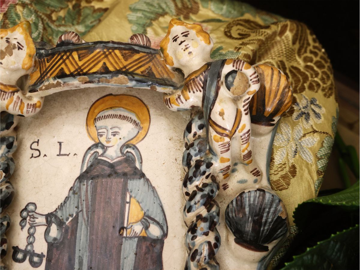 Acquasantiera in Maiolica