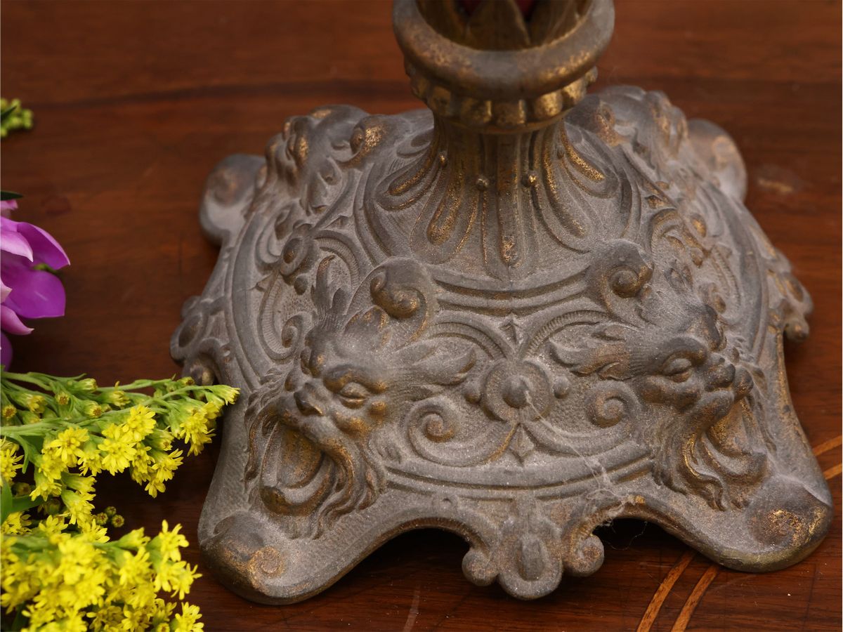 Coppia di Candelabri in Porcellana e Metallo Dorato
