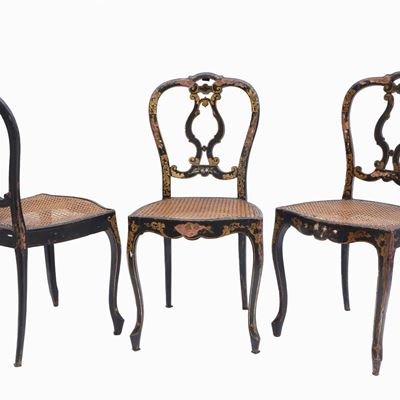 Serie di Tre Sedie in Legno Ebanizzato