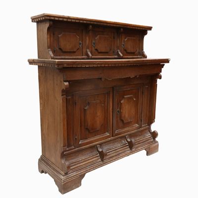 Credenza Rustica con Alzata in Noce ed Altre Essenze