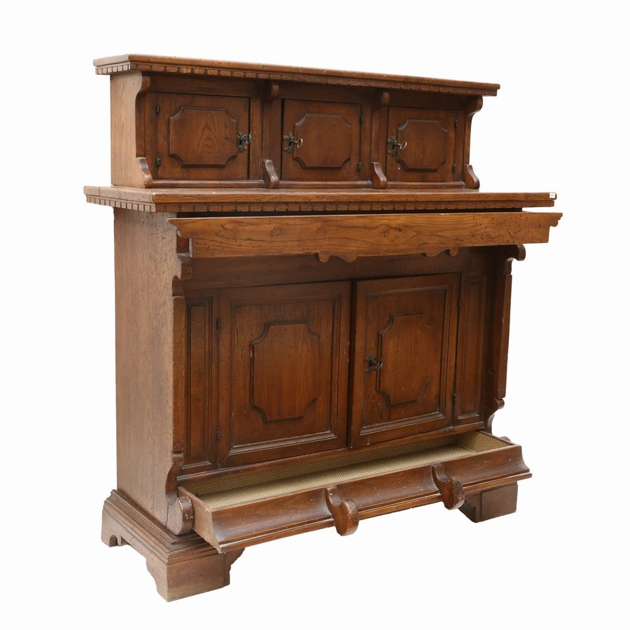 Credenza Rustica con Alzata in Noce ed Altre Essenze