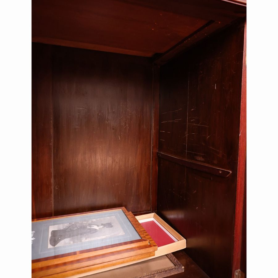 Cristalliera-libreria in Mogano ed Altre Essenze, Edwards & Roberts London