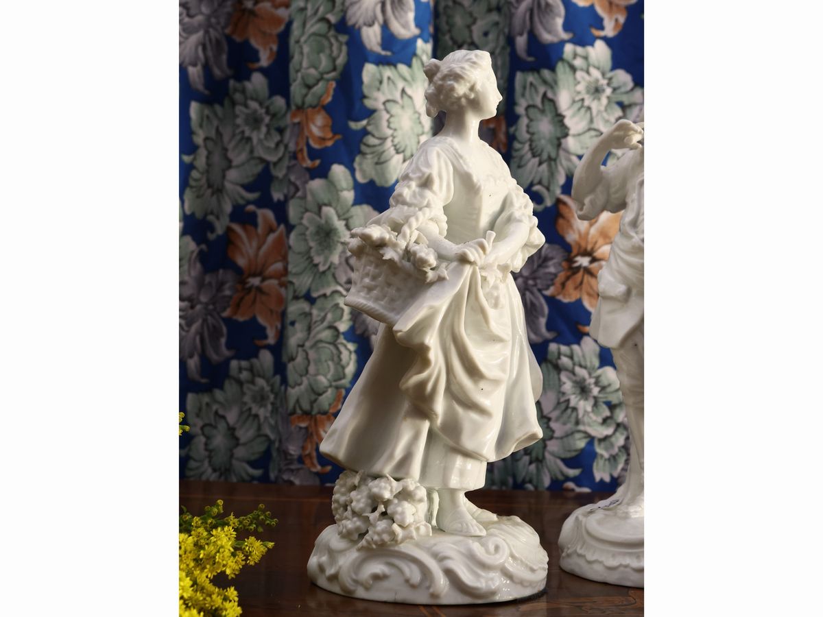 Coppia di Figure in Porcellana
