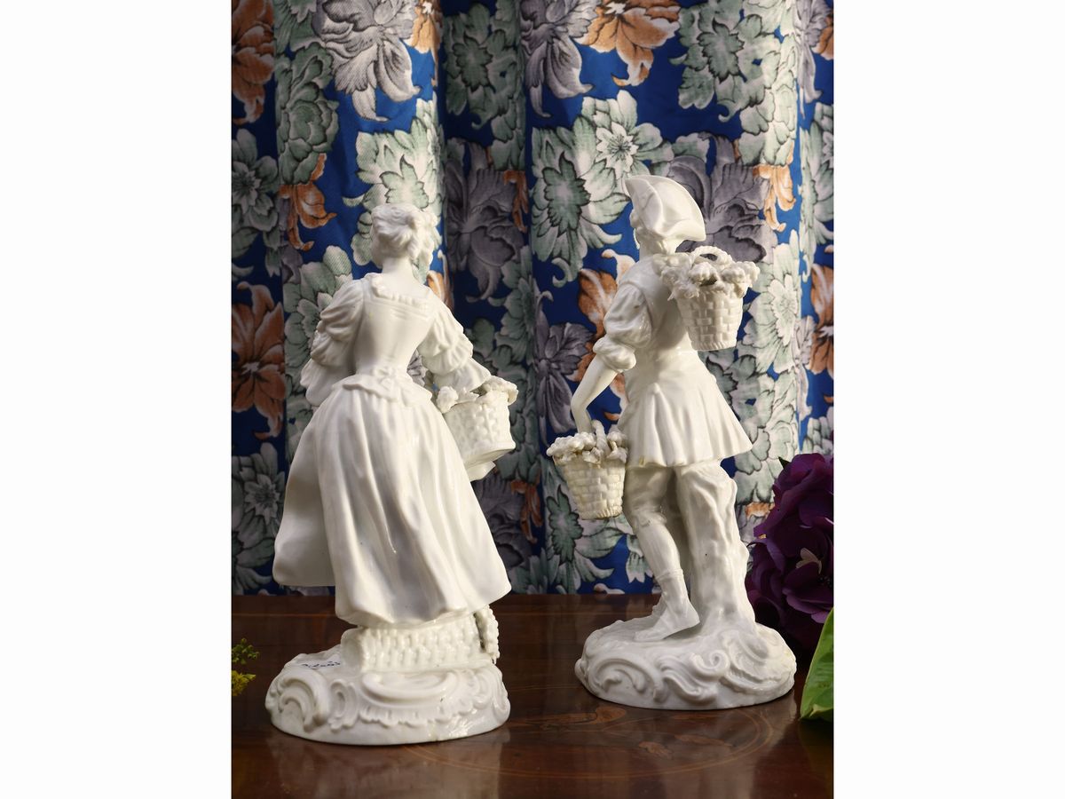 Coppia di Figure in Porcellana