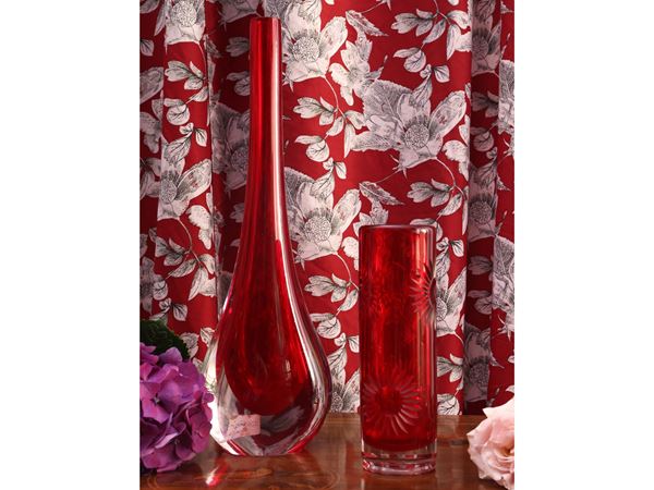 Vase in red submerged glass, Formia  - Auction The classic house. Timeless style - Maison Bibelot - Casa d'Aste Firenze - Milano