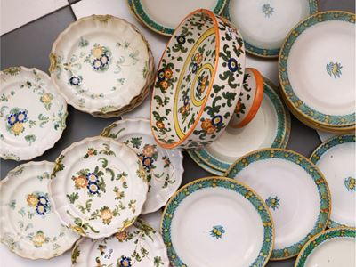 Assortimento di Piatti in Terraglia Invetriata, Cantagalli