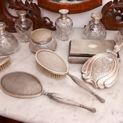 Assortimento di Accessori di Toilette in Argento