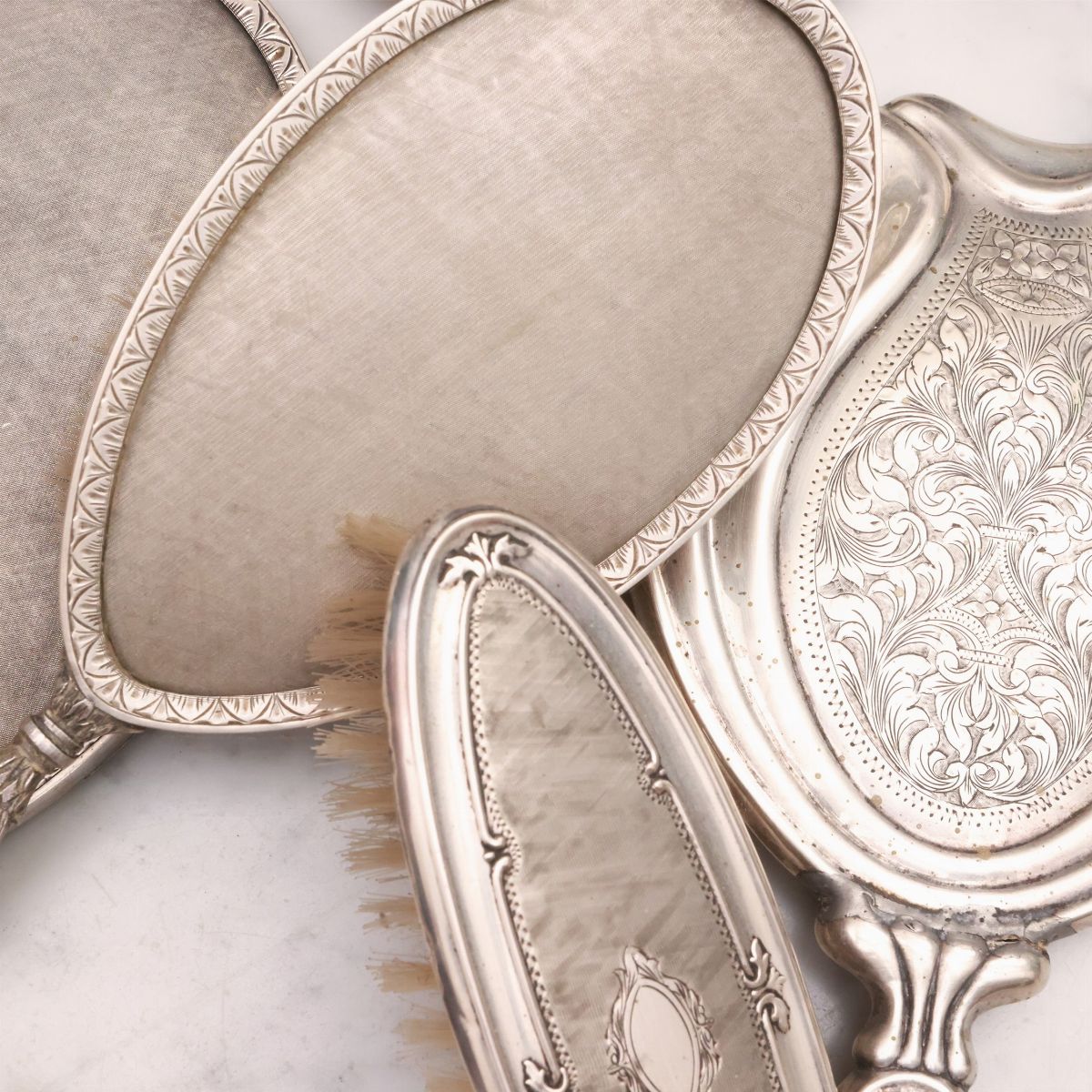 Assortimento di Accessori di Toilette in Argento