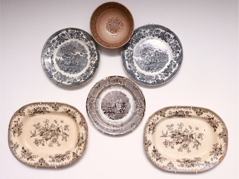 Assortimento di Piatti Decorativi in Terraglia