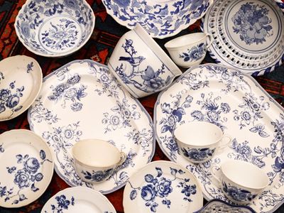 Assortimento di Porcellane e Ceramiche
