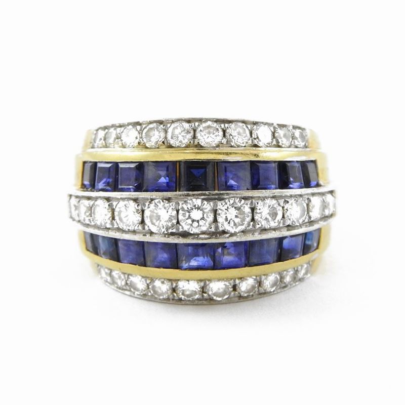 Anello a Fascia in Oro Bianco e Oro Giallo con Diamanti e Zaffiri