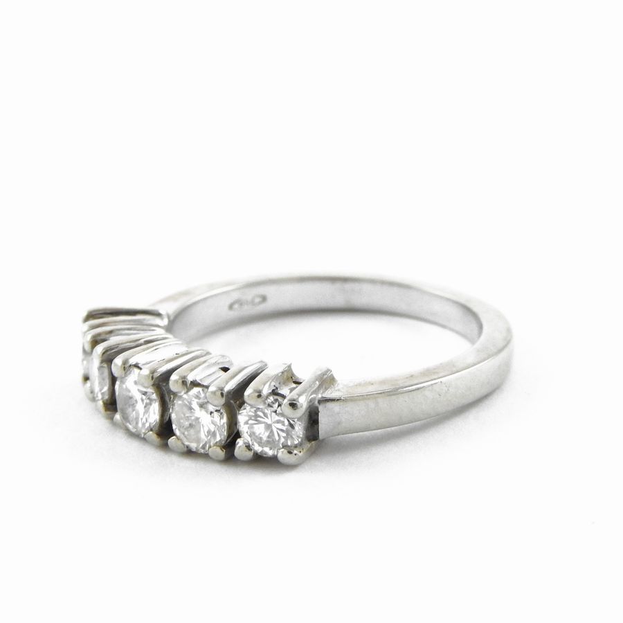 Anello Riviera in Oro Bianco con Diamanti